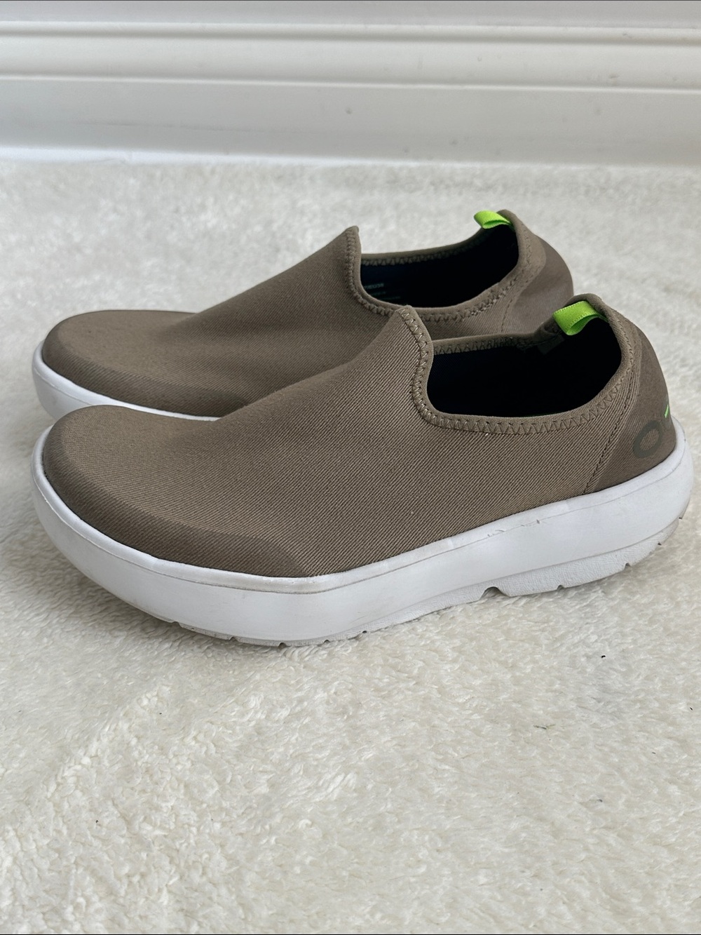 Oofos Oomg Eezee Women 7 Low Top Taupe Canvas Slip On Recovery Shoes Comfort